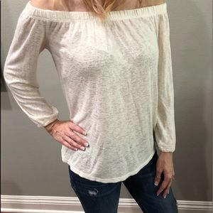 Super cute off the Shoulder shirt!